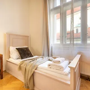  Aparthotel Templova - Old Town
