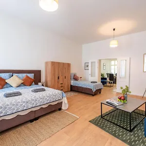 Retreat Downtown Hotel apartamentowy